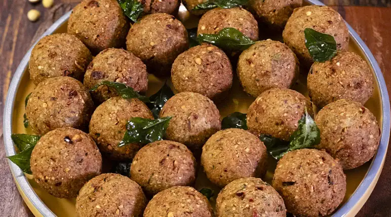 Vazhakkai Kola Urundai
