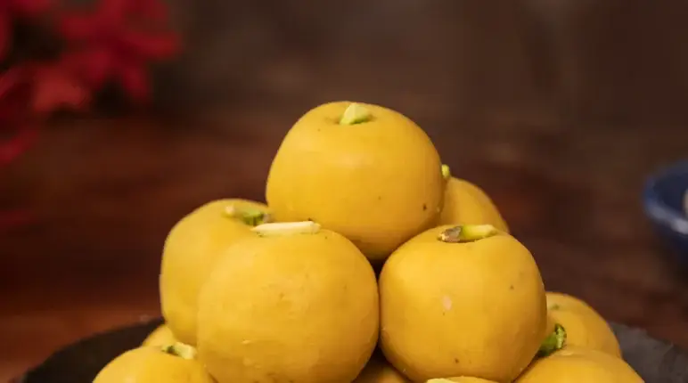 Besan ladoo